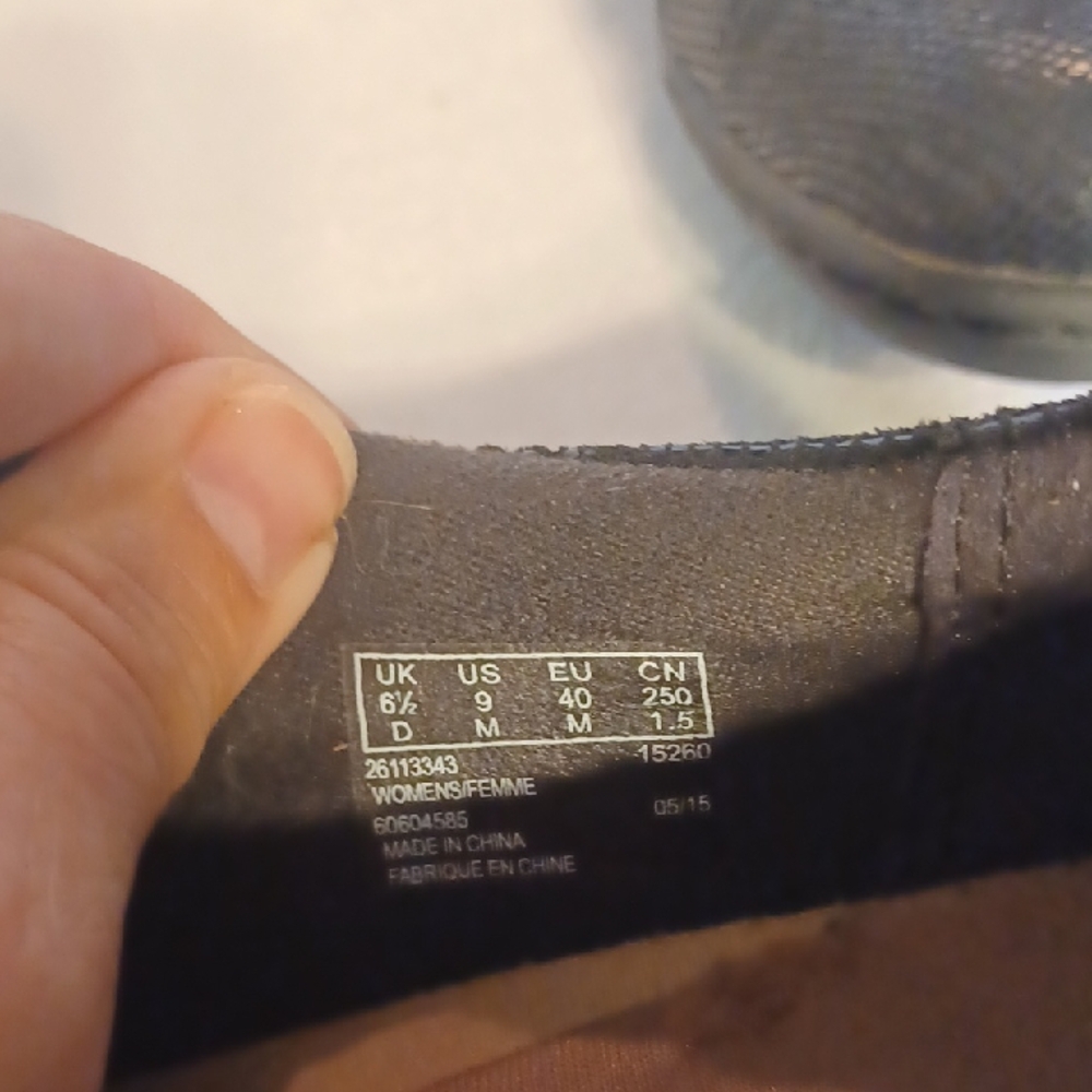 Clarks Slip On Shoes Black Size 9 - Picture 3 of 7